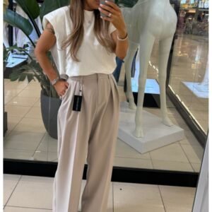133bcc6e521a1c698f9371b1c298d08988e5bfbb-1 Eleganckie spodnie z zakładkami MIHO – cappuccino