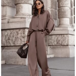 516cf2635c78c97d25dd85d5c6a3d66cbd69d911 Masełkowy dres z szerokimi spodniami SORGO – mocha mousse