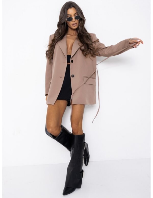 5925c223a1e884296e8398d023b48d1cbca2c9d5 Marynarka oversize z wiązaniem AVIONA – cappuccino
