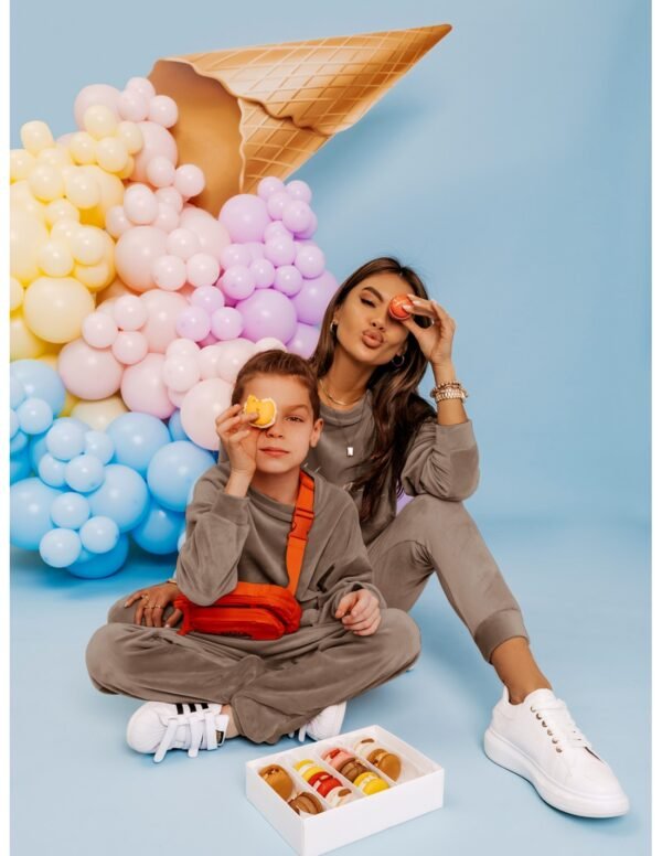 7fe8c5f48ad6ad594efa153973f592e4de910d67 Welurowy dres dziecięcy NEMO – ciemny beż