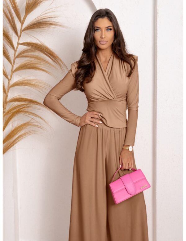 bb033d6653682f9d71c799dd109f28b25272d132 Stylowy komplet z szerokimi spodniami ARIGA – cappuccino mocca