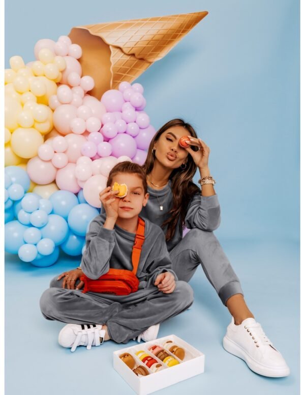 cc3d6ab19b60b11d8a188229c25f1b13d478e12d Welurowy dres dziecięcy DIEGO - szary