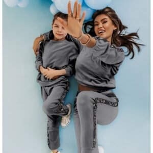 cd6852db8515f4a805a6645eb3560967e26ac9d1 Welurowy dres dziecięcy z taśmami DIPSY - szary