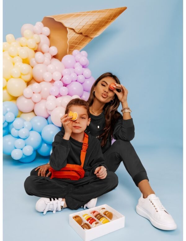 d2efb35e037a31697c86f741eb5568b5ebfcc5b4 Welurowy dres dziecięcy NEMO – czarny