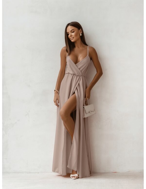 dba4131b110fdddcf39191a57f1a02cf29b33d7e Sukienka maxi na ramiączkach SENTILA – mocha mousse
