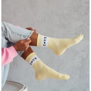 dd900b63964b2a12d852bd57c861d9f3604208e8 Skarpetki damskie LOVE szeroki pasek – cytrynowe