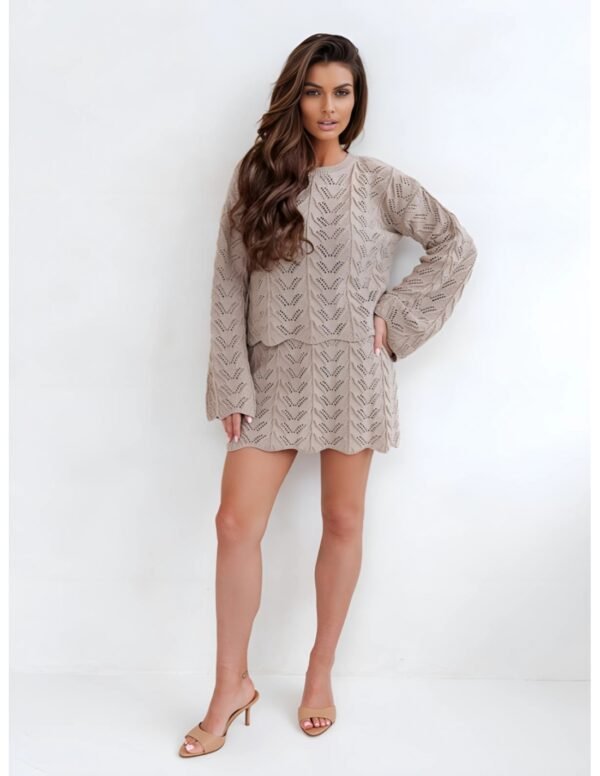 e0e98ecbdb067f011881a98a069f8e26b8e8fc43 Komplet dzianinowy z mini spódniczką CARESSA – mocha mousse