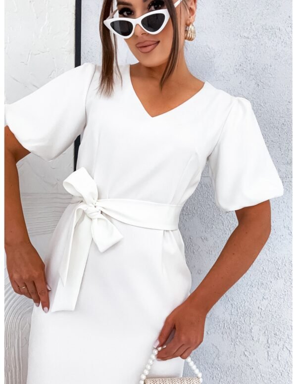 f3724462551008e0e98230182b5c07399ca04bfe-1 Elegancka sukienka mini z paskiem SIRELIA – biała