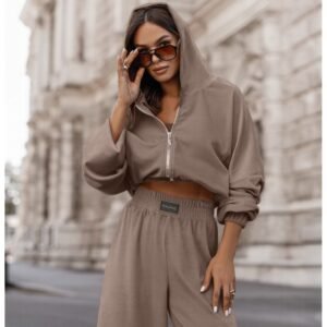 ffdfbb8b178ec116a7e495ade23fb6d20f8bb52d Welurowy dres bluza i szerokie spodnie MAXIM – cappuccino