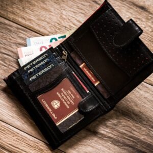 18b85bb8dd8bdf6bbbdf6149f7bb3037802953b0 Klasyczny, skórzany portfel z zapinką na zatrzask – Peterson