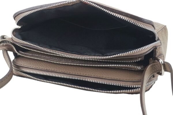 5eb3abf9c22dafae9708e8f4f09496342b48088a Stylowa torebka crossbody trzykomorowa skórzana – Brązowa
