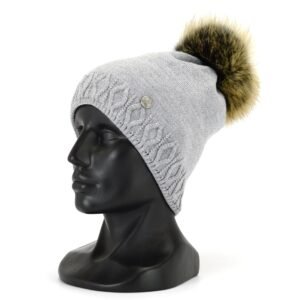 6df981a8a2b732f7bdca2b2a68ab06aa8e93a0fa Czapka damska z naturalnym pomponem ze wzorkiem