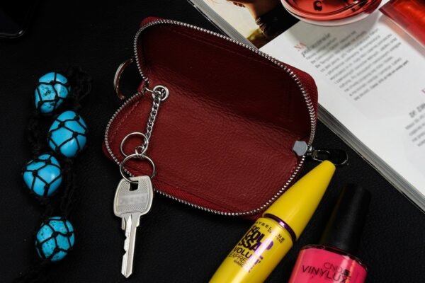 fb8ef96bb02d3e9ab5235ff6da37ded2668dd733 Czerwone etui na klucze skórzane prążki Alessandro S47